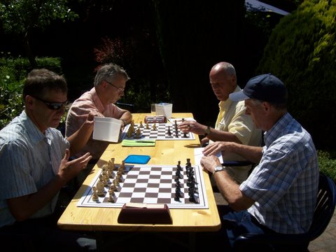 Een gezellige laatste ronde in de tuin van Arno van der hoeven